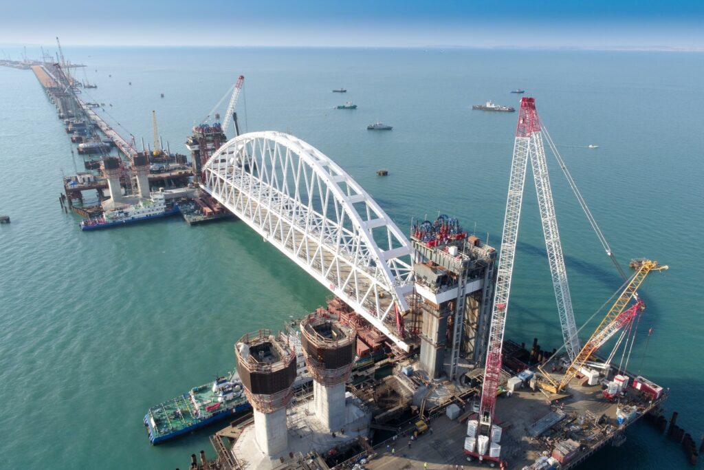 Металлоконструкции в строительстве Крымского моста фото